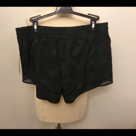 90 Degree by Reflex Shorts Lined Camo Mesh Size L. - Picture 2 of 3